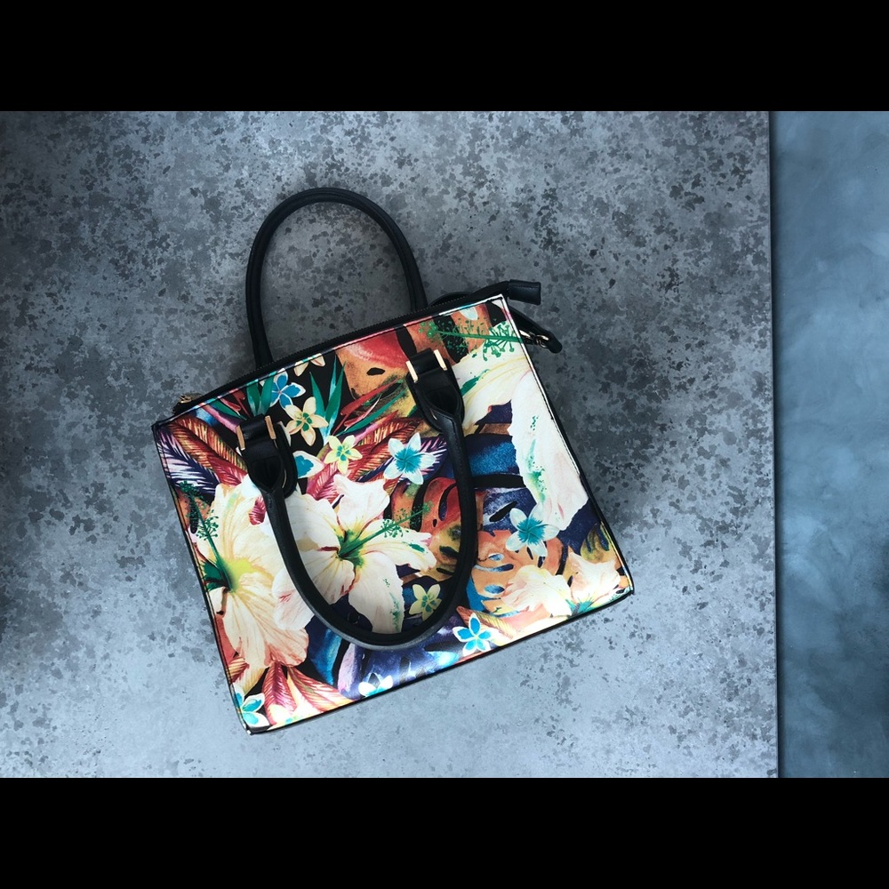 Fashion bag, HUE. Brand new, no tag.